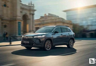 Hybrid motorlu Toyota Corolla Cross fiyat listesi değişti