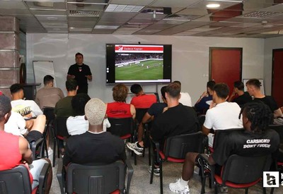Gençlerbirliği'nde futbolculara güncel futbol kuralları eğitimi verildi