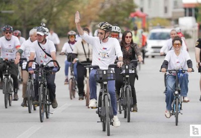 Etimesgut Belediye Başkanı Beşikcioğlu, vatandaşlarla birlikte bisiklet sürdü