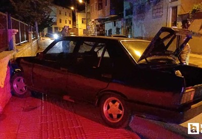 Çorum'da polisten kaçan plakasız araç duvara çarpınca işin aslı ortaya çıktı