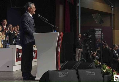 Özgür Özel, geçerli oyların tamamını alarak yeniden CHP Genel Başkanı seçildi