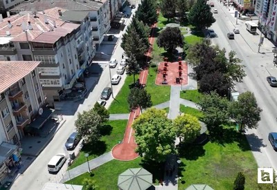 Etimesgut Belediyesinin yenilediği Şükrü Kale Parkı hizmete girdi