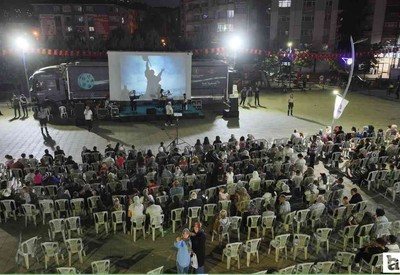 'Sinema Yollarda' projesinin tırı Sincan Kent Meydanı'nda kuruldu