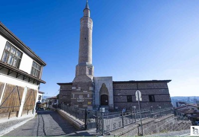 Türkiye'nin ayakta kalan en eski camilerinden biri Ankara'nın göbeğinde!
