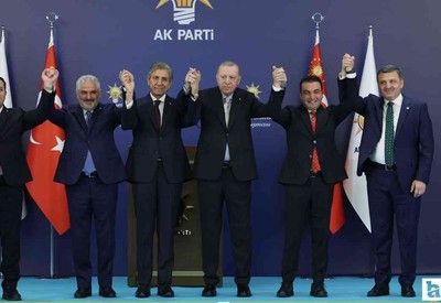 7 belediye başkanı AK Parti'ye katıldı! Rozetlerini Cumhurbaşkanı Erdoğan taktı