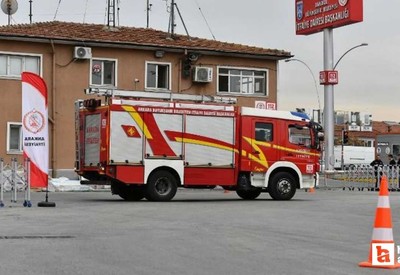 Keçiören'de çatı katı yangınında bir evde maddi hasar oluştu