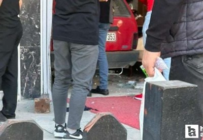 Sincan'da alkollü olduğu iddia edilen sürücü dükkana daldı: 1 kişi ağır yaralandı!