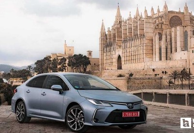 250 Bin TL indirimli Toyota Corolla Hybrid ayakları yerden kesiyor