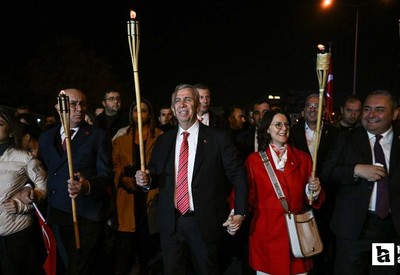 Ankara'da Cumhuriyet Bayramı için fener alayı düzenlendi