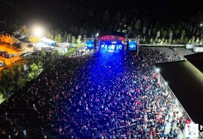 Etimesgut Belediyesi'nin Levent Yüksel konserinde Cumhuriyet Bayramı coşkuyla kutlandı