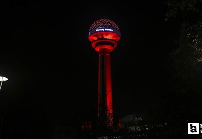 Ankara'nın simgesi Atakule, Kızılay Haftası'nda kırmıza boyandı!