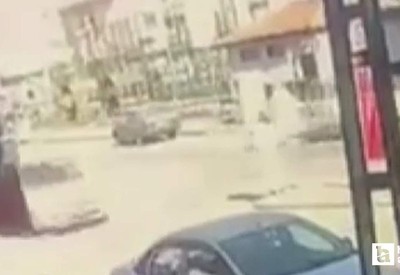 Sincan'da motosiklet ile otomobilin çarpıştığı kaza kameraya yansıdı