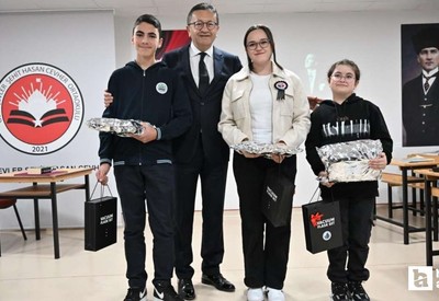 Altındağ Belediyesi'nin düzenlediği yarışmada başarılı öğrenciler ödüllendirildi