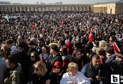 Anıtkabir'de ziyaretçi yoğunluğu yaşandı