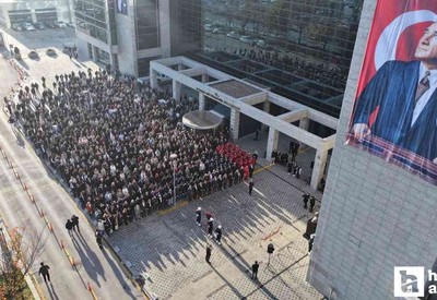 Ankara Büyükşehir Belediyesi önünde Gazi Mustafa Kemal Atatürk için anma töreni düzenlendi