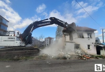 Altındağ Belediyesi Gültepe Mahallesi'ndeki metruk yapıları yıkıyor