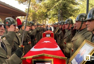 Kıdemli Başçavuş İnce ve Uzman Çavuş Dolapci, Cebeci Askeri Şehitliği'nde