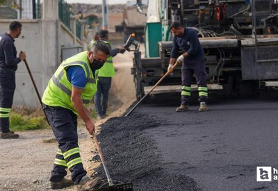 Etimesgut Belediyesi, Ayyıldız Mahallesi'nde asfalt serim çalışması gerçekleştirdi