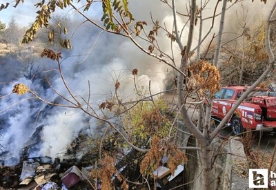 Mamak'ta birikmiş çöplerden çıkan yangını ekipler kontrol altına aldı