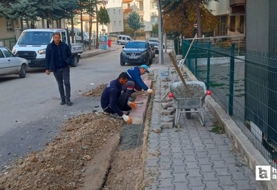 Pursaklar Belediyesi, Koşar Sokak'ta kaldırımları yeniledi