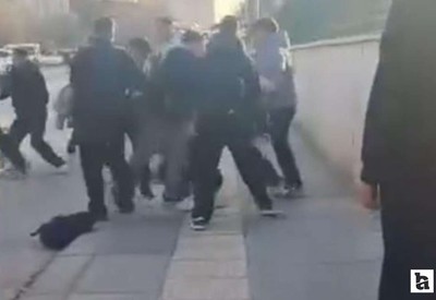 Sincan'da akran zorbalığı tekmeli kavgaya dönüştü: O anlar kamerada!