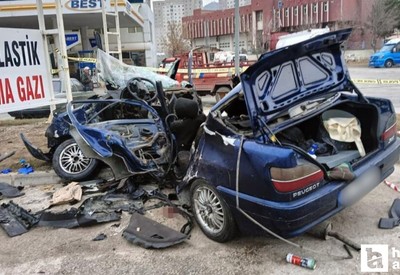 Mamak 19 Mayıs Bulvarı'nda trafik kazası! 1 kişi hayatını kaybetti, 3 kişi yaralandı