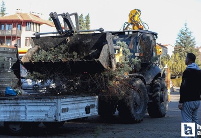 Etimesgut Belediyesi ekipleri 4 mahallede temizlik ve çevre düzenleme çalışması gerçekleştirdi