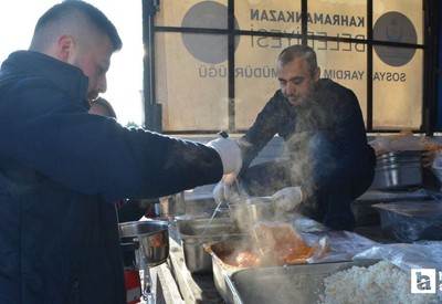 Kahramankazan Belediyesi yapılan yemek bağışını ihtiyaç sahiplerine ulaştırdı