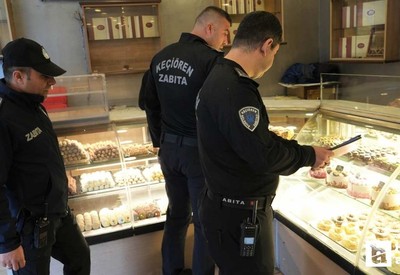 Keçiören Belediyesi zabıta ekiplerinden halk sağlığı için yoğun mesai