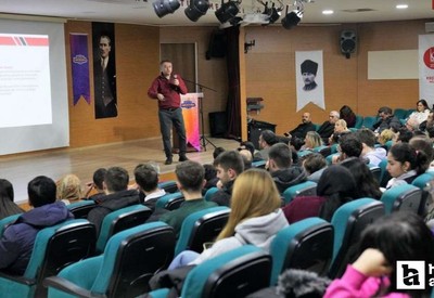 Keçiören Belediyesi'nden yapay zeka okuryazarlığına destek için özel eğitim