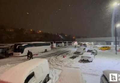 Kar yağışı ve kazalar nedeniyle Ankara - İstanbul yolunda trafik kapatıldı
