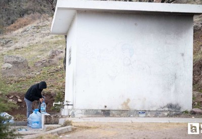 Sincan'da vatandaşlar çeşmelerden su temin ediyorlar