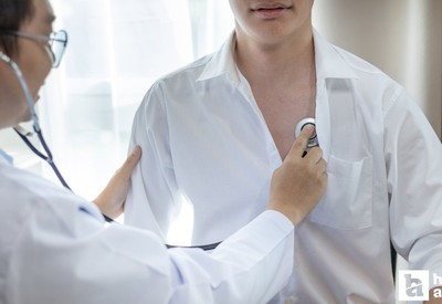 2 haftadan uzun süren öksürük veremin belirtisi olabilir!