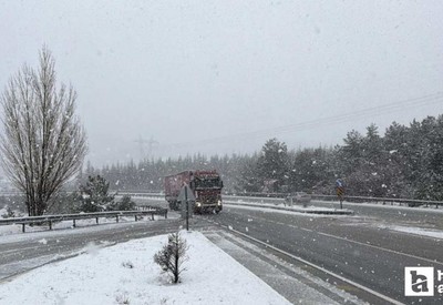 Afyonkarahisar-Ankara karayolunda kar yağışı etkili oldu