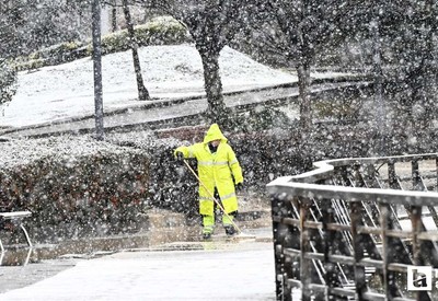 Ankara'da yoğun kar yağışı etkili oluyor