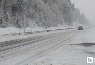Bolu Dağı geçişinde kar yağışı etkili olmaya devam ediyor