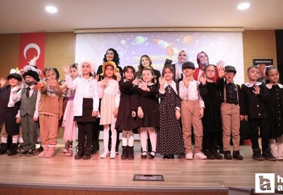 Keçiören'de öğrenciler 'Bilimin Işığında' tiyatro oyununu sahneledi