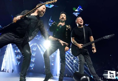 Tarkan'ın 9 gündür süren konserlerine yıldız yağmuru!