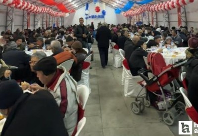 Sincan Belediyesinin iftar çadırlarında her gün binlerce kişi aynı sofrada oruçlarını açıyor