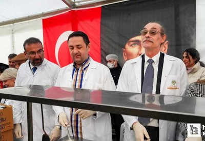 Başkan Beşikcioğlu, Türk Beyleri Kent Meydanı’nda kurulan iftar çadırını ziyaret etti