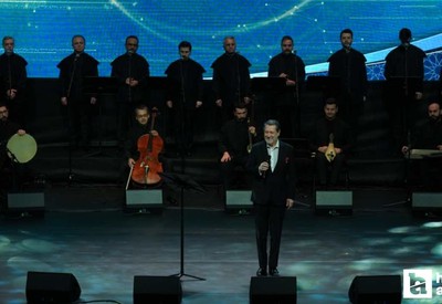 Ahmet Özhan 'Külliye'de Ramazan' etkinliklerinde konser verdi