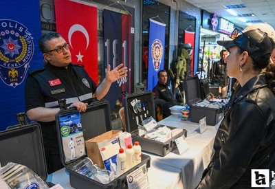 Kızılay Metrosu'nda 'Tarihi Polis Kıyafetleri Sergisi' açıldı