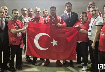 Başkan Mansur Yavaş, tarih yazan Rıza Kayaalp'i yalnız bırakmadı