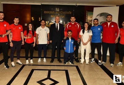 ABB Başkanı Mansur Yavaş, ASKİ Spor'un başarılı sporcuları ile buluştu