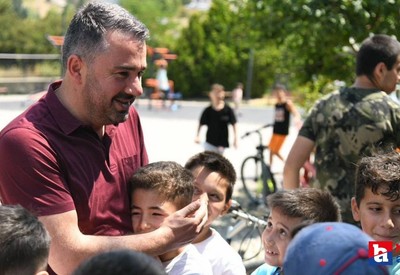 Pursaklar Belediye Başkanı Ertuğrul Çetin, çocuklarla piknik yaptı!