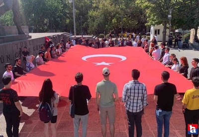 Ankara'da şehitler için saygı duruşu!