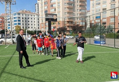 Pursaklar Belediye Başkanı Ertuğrul Çetin'den ödüllü penaltı atışı