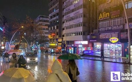 Çankaya'da bastıran dolu yağışı hayatı olumsuz etkiledi