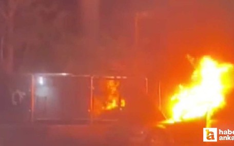 Etimesgut'ta seyir halindeki otomobilde çıkan yangın endişelendirdi