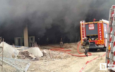 Etimesgut'ta yangın son dakika: İnşaat halindeki bina yandı